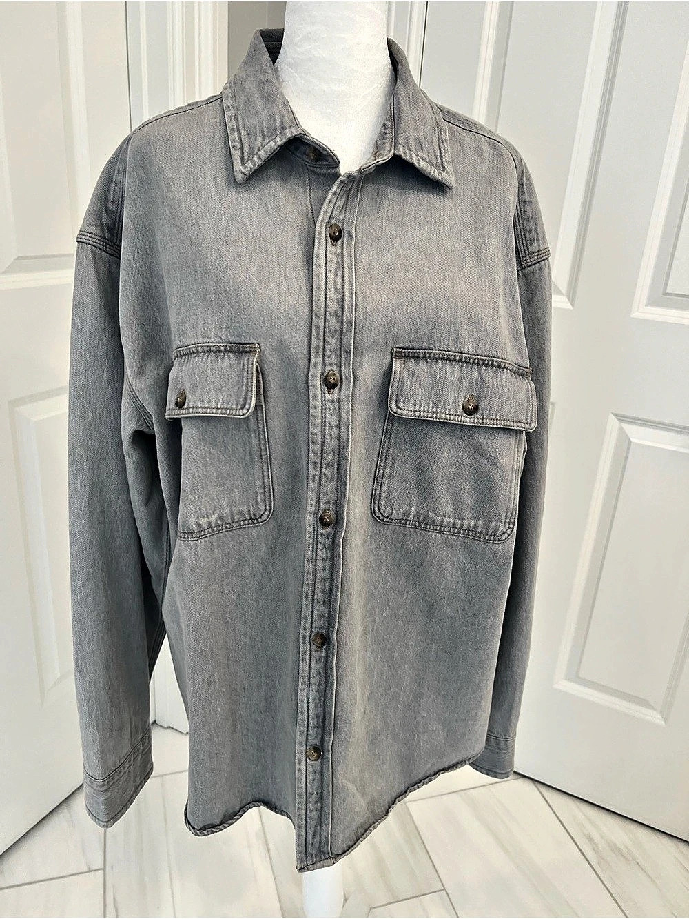 Banana Republic Relaxed Fit Denim Shirt Gray Large